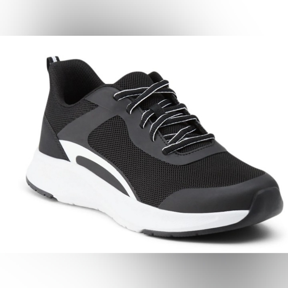 Athletic Works Women's Lifestyle Mesh Jogger Sneakers  Size 11 Wide Black.   NWT